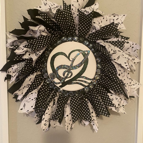 Music Themed Rag Wreath - Picture 4 of 6